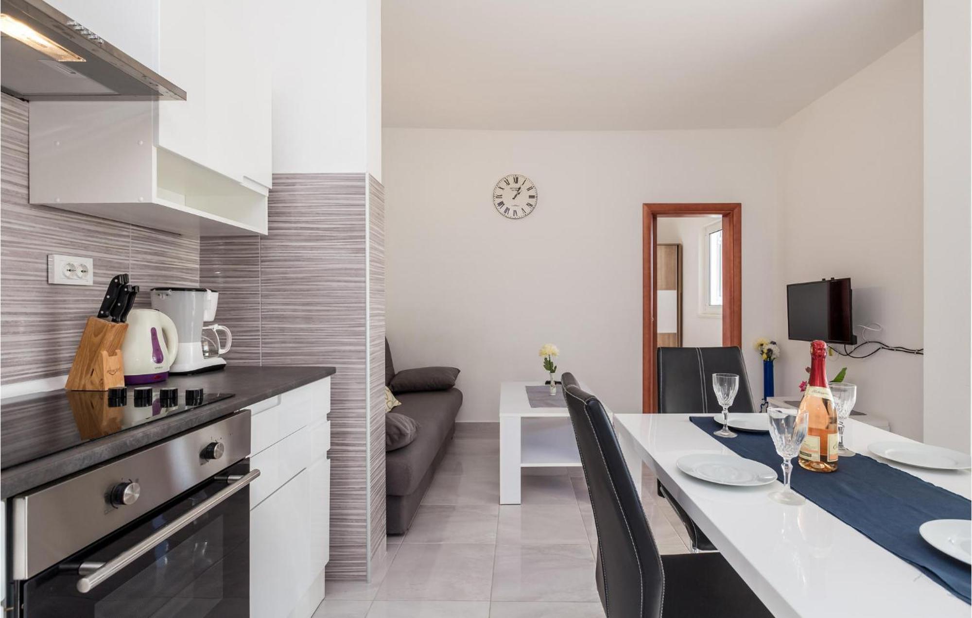 Pet Friendly Apartment In Kampor With Kitchen Exterior foto