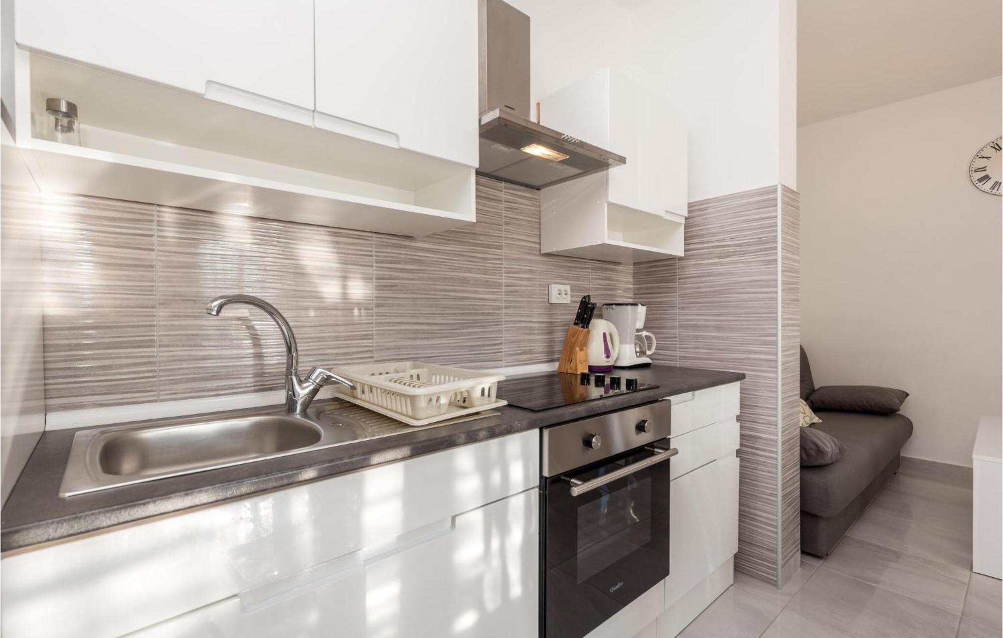 Pet Friendly Apartment In Kampor With Kitchen Exterior foto
