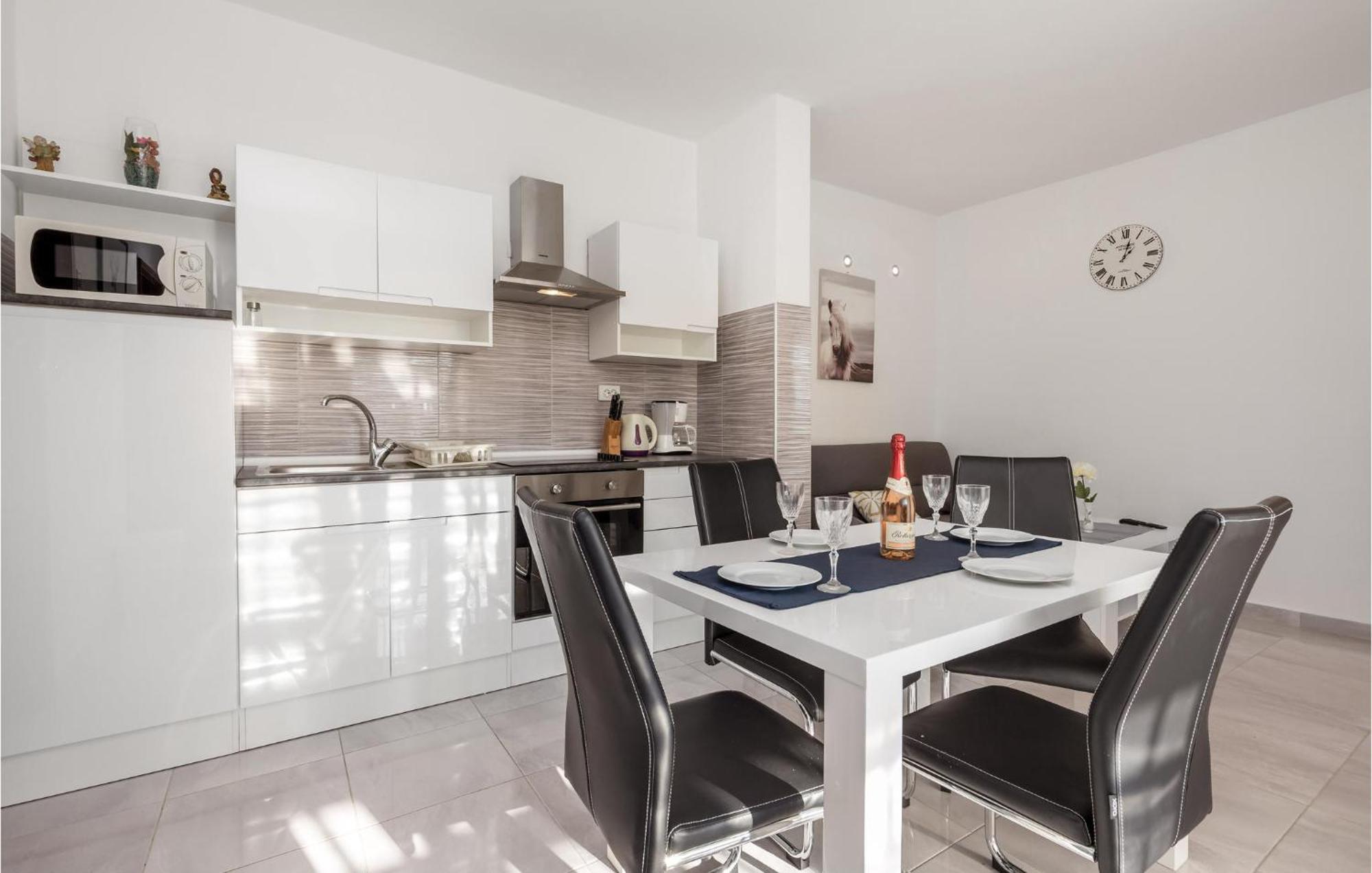 Pet Friendly Apartment In Kampor With Kitchen Exterior foto